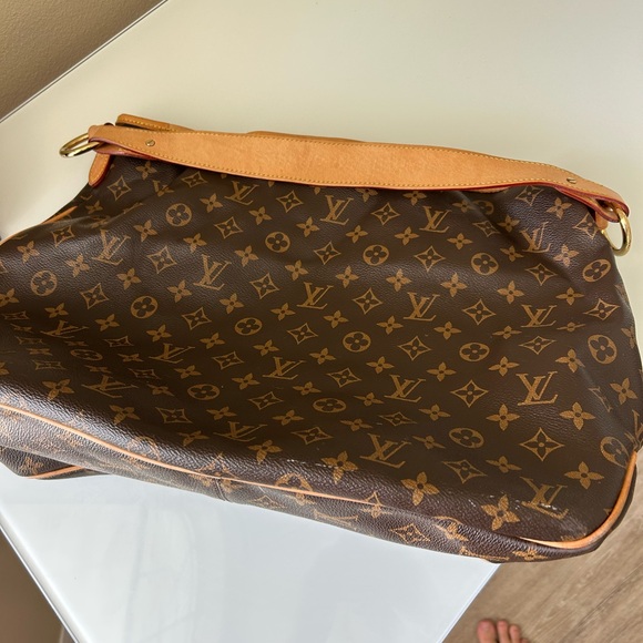 Used Louis Vuitton Beige and Brown Monogram Interior - Picture 1 of 6